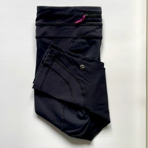 Lululemon cropped leggings - Size 6 - with back pocket & inside drawstring